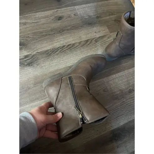 Totes Brown Woman’s Boots With Side Zipper Woman’s Size 9