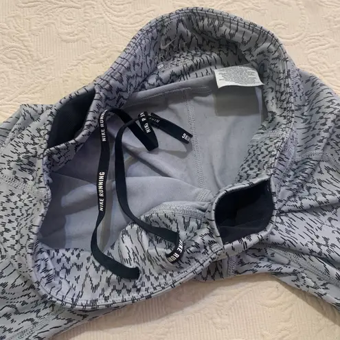 Nike Light Gray Printed Low Rise Elastic Pull On Cropped Athletic Leggings