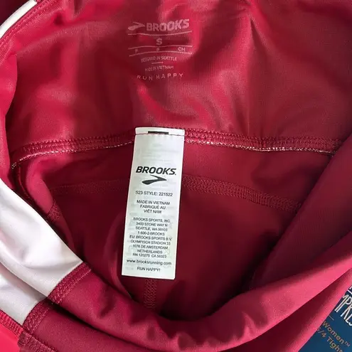 Brooks  Women's Method 3/4 Tights, Color is Razzmatazz, Small, NWT