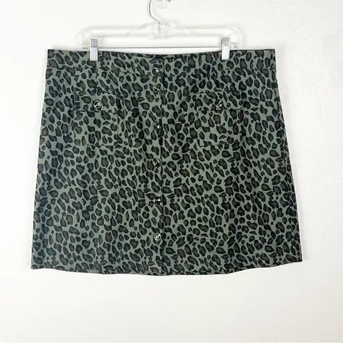 Umgee  Green Animal Print Front Flat Pockets Button Mini Skirt, Size 2XL - Image 1