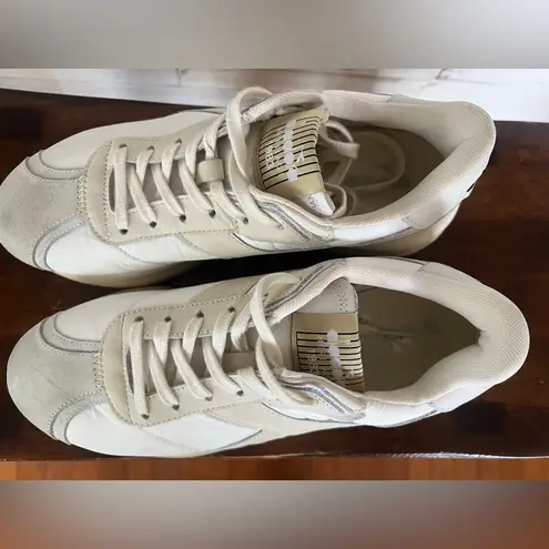 DIADORA Gender Inclusive Mercury Elite Water Resistant Sneaker in Size 6 5. (Wo) White