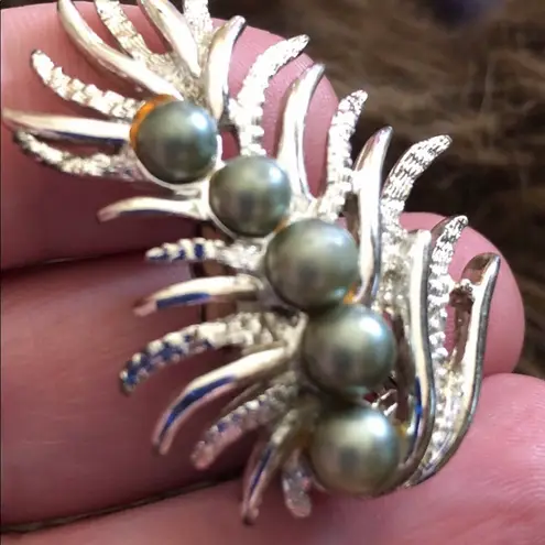 Vintage 70s Sarah Coventry Feather Fantasy clips