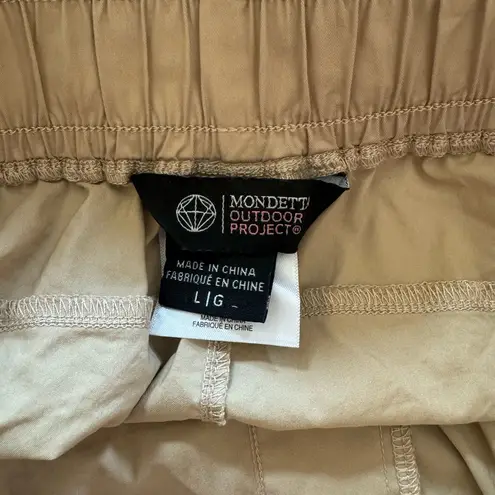 Mondetta Women’s Outdoor Project tan lightweight belted athletic shorts, large