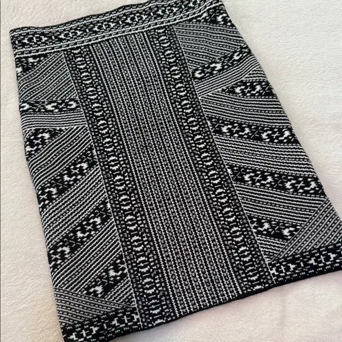 Bishop and Young Black and White Geometric Print Knit Pencil Skirt NWT