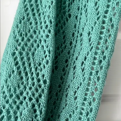 Green Knitted Infinity Scarf with Textured Pattern