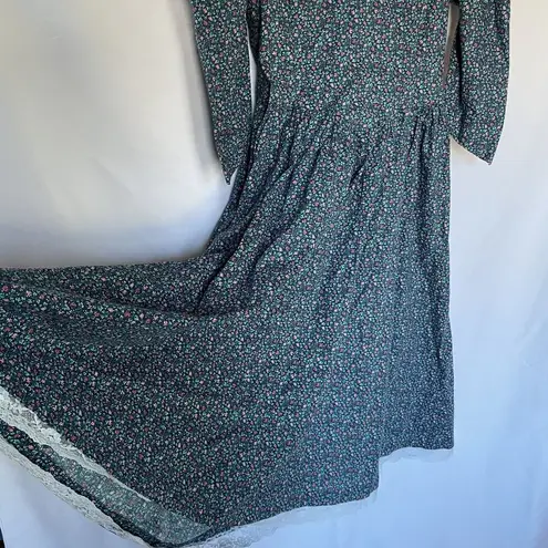 Vintage Floral Long Sleeve Dress With Lace Trim & V