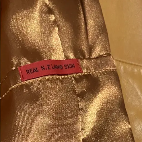 Juliet Michelle Tan Leather Jacket with Notched Lapels and Tailored Silhouette