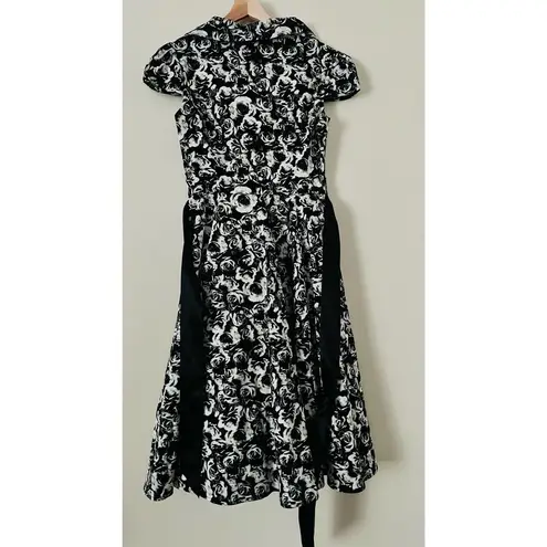 Hearts & Roses Black Black Cream Rose Tea Dress Floral Retro Newsprint Swing Size 10