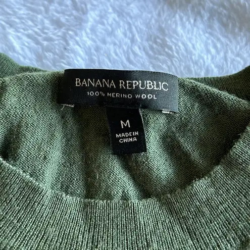 Banana Republic  • Green Button Sweater • Size Medium • 100% Merino Wool