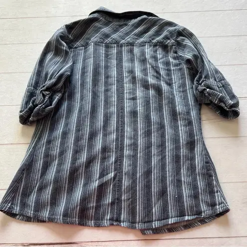 Cabela's women’s medium stripe top