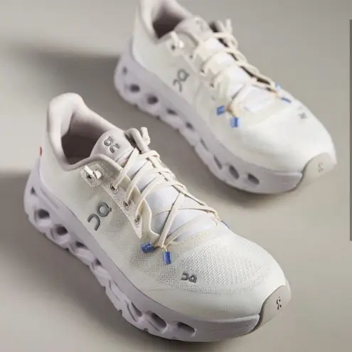 on cloud tilt Women’s Sneakers Size 8.5 Sand Lavender