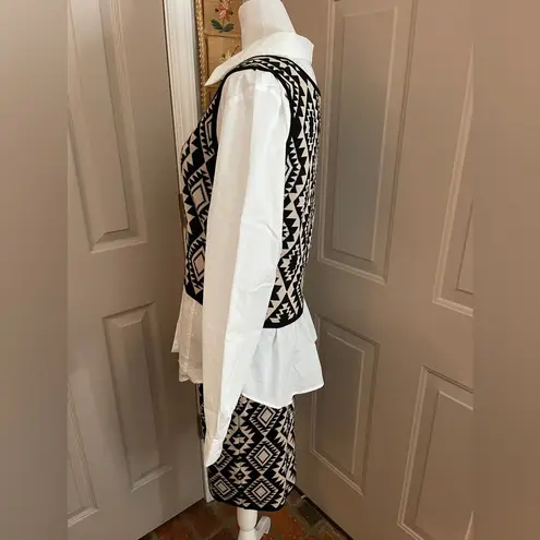 Say What? Say What? two piece sweater skirt & top/vest set cream & black print. Size L.