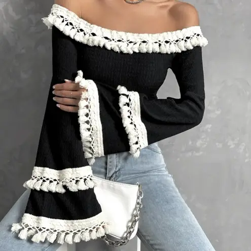 Off the Shoulder Flounce Style Sleeved Sweater Black Size M