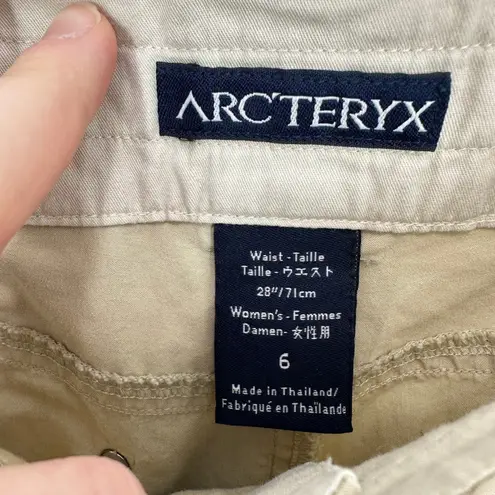 Arcteryx Women's Khaki Cargo Pants Lightweight Outdoor Adventure Convertible Tan Size 6