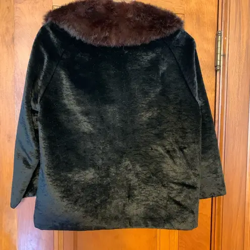 Vintage 60’s velvet jacket with fur collar. Size M Size M