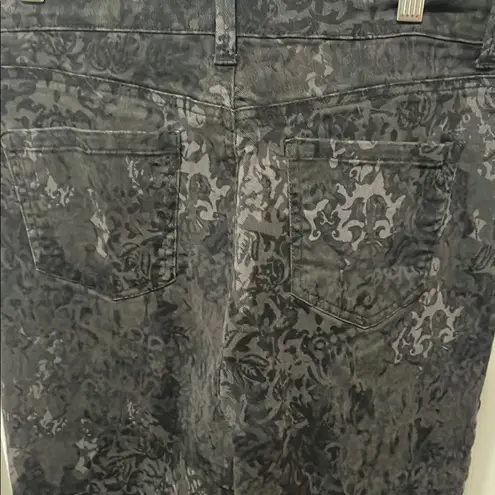 Gloria Vanderbilt 🖤🖤🖤BOGOHO🖤🖤🖤 Women's Black Floral Jeans