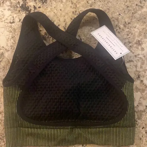 Astoria compression gio sports bra black textured and subtle green stripe‎ gym thumbnail 4