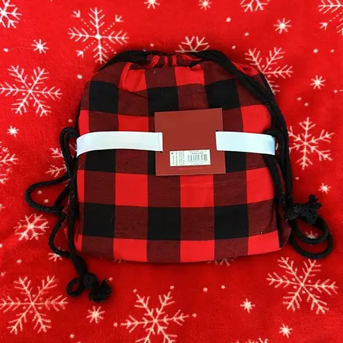 Pajama Set Plush Sweatshirt, flannel shorts and matching bag Black