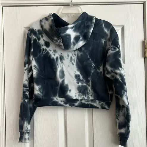 Black and White Cropped Sweater with Tie