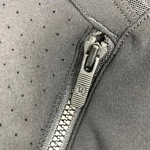 LULULEMON Sleek Essentials Jacket Women 6 Black Sporty Athletic Outdoor Luxtreme