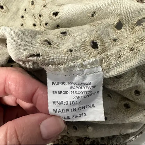 Solitaire Size L Neutral Tan Floral Embroidered Snap Front Cropped Jacket