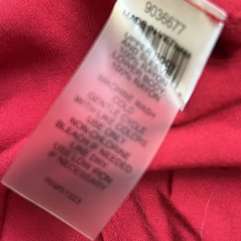 Two by Vince Camuto Red V