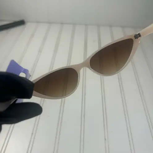 Claireโs Nude Cat Eye Sunglasses Womenโs NWT Brown