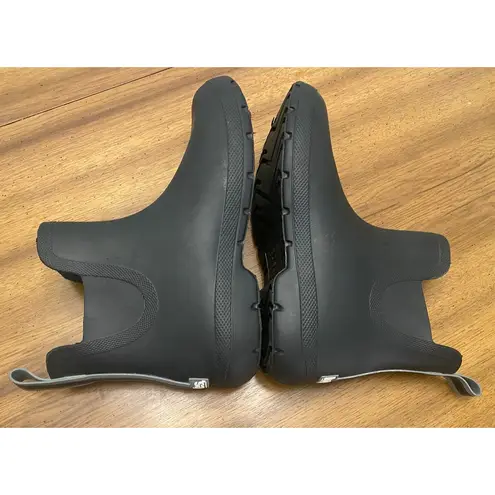 Totes Black Waterproof Rain Ankle Boots Womens US 8 Chelsea Pull On Slip Resist