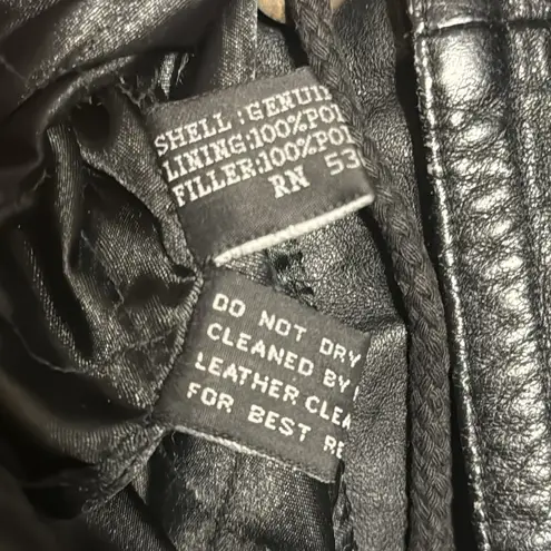 Vtg IOU leather toggle zipper black leather jacket size 6 bikercore fall mobwife