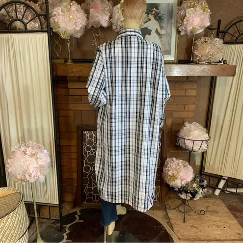 Thrill Jeans BLACK AND WHITE PLAID LONG BUTTON DOWN WITH SIDE SLITS (1X)