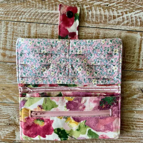 Handmade 🌸 Floral Wallet Clutch | Snap & Zipper & Card Organizer🌸~ 7.5” x 4”NWOT