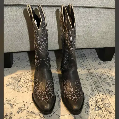 Dingo Flirty N' Fun Embroidered Cowboy Boots Mid Calf Mid Heel