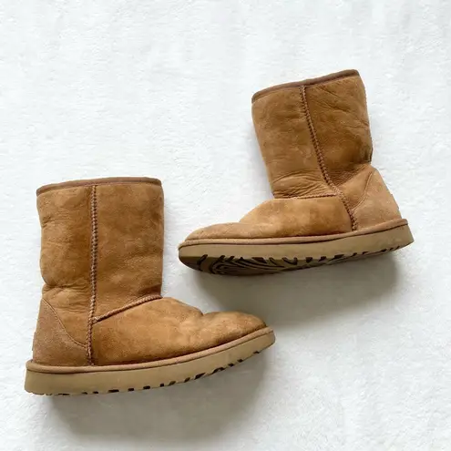 UGG Chestnut Classic Short Boots