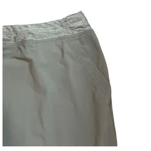 Duluth Trading Co Women's Plus 22W Armachillo Cooling Woven Skort Gray