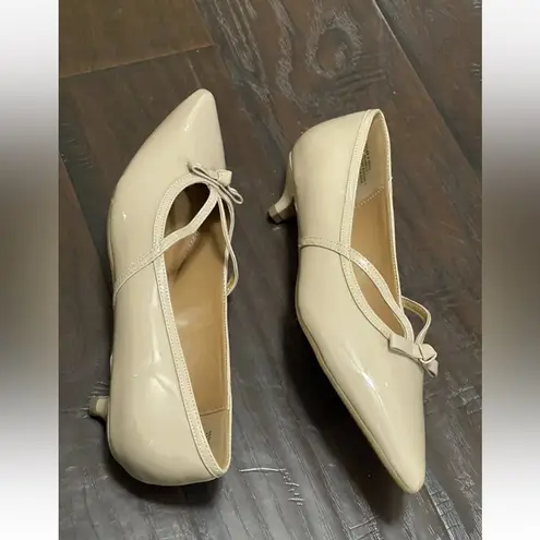 Comfortview Women's The Declan Slip-On Pump in Beige Size 12W