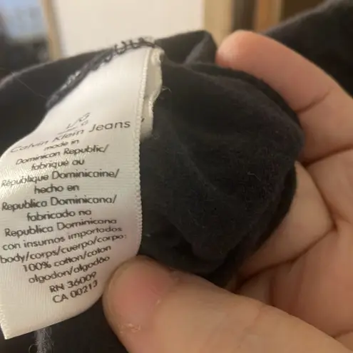 Calvin Klein Jeans Black and Purple Graphic Fitted Cap Sleeve Tee large