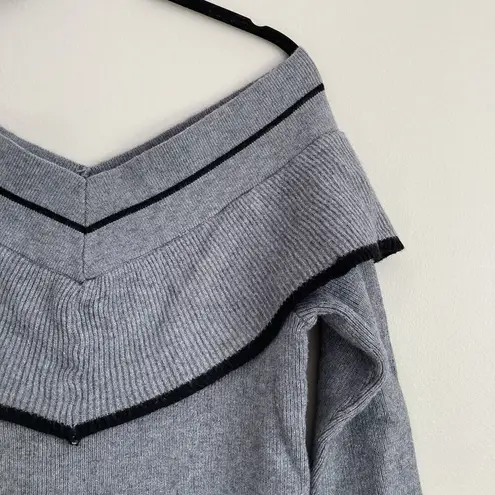 THML  Anthropologie Ruffle Detail Off Shoulder Sweater Gray Size Medium Cute