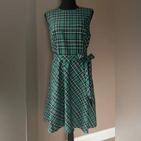 Draper James Sleeveless Bow Waisted Love Circle Dress in Green Plaid.