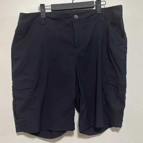 Duluth Dry on the fly 10” cargo black woman plus size 16 shorts