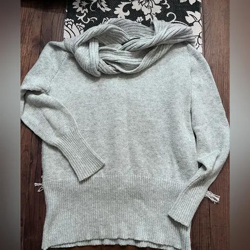 FATE. by Lfd Sweater Sz L adorable Gray soft