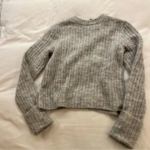 H&M Grey Chunky Knit Crewneck Cozy Thick Warm Sweater Size XSmall EUC