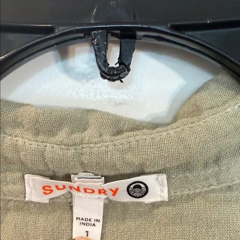 Sundry  star button down size 1