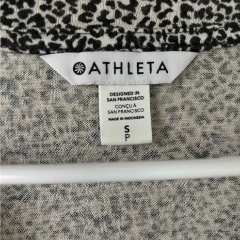 Athleta Breezy Scoop V Neck Tee, T Shirt, , Small