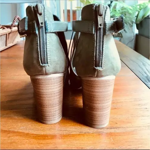 Kenneth Cole REACTION Women's Ankle Booties in army green size 8