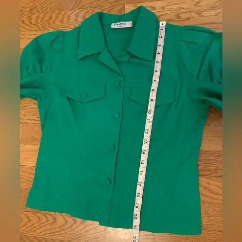 Button up short sleeve blouse in Kelly green size M Size M