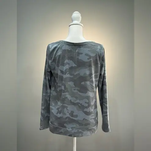 Jane and Delancey Gray Camo Twist Hem L/S Top Size M EUC