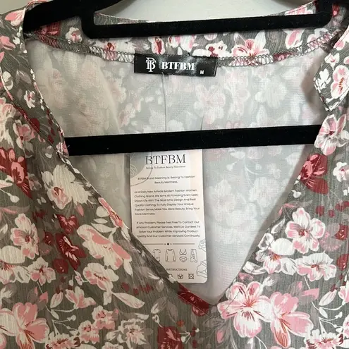 NWT BTFBM from Amazon long sleeve floral blouse medium Gray