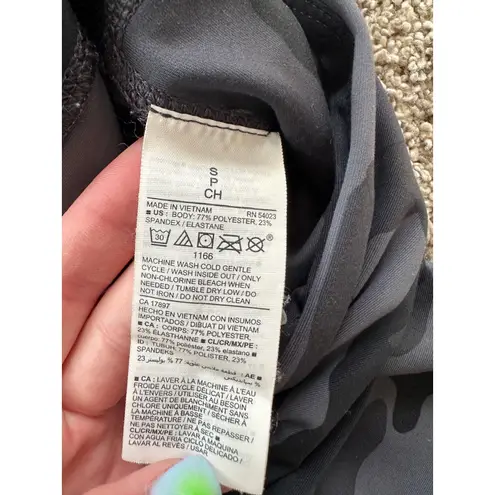 Old Navy  Active High Rise Leggings Gray Camo PowerSoft Go-Dry‎ Small S
