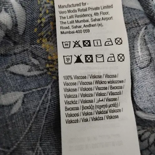 VERO MODA  Off The Shoulder Crop Top Blouse Navy Blue Flowy Boho Floral Medium