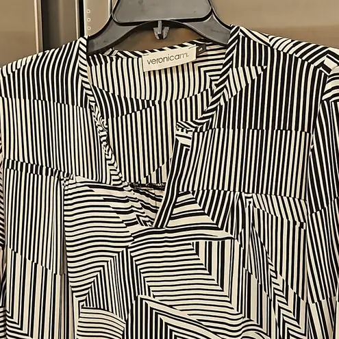 Veronica M 💕💕 V-Neck Long Sleeve Blouse ~ Geometric Striped Print Small S NWOT